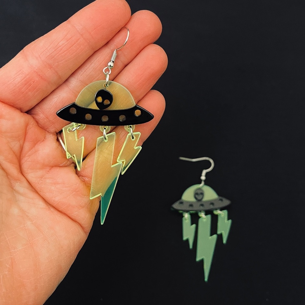 Alien in UFO with Lightning Dangles - Yellow/Green